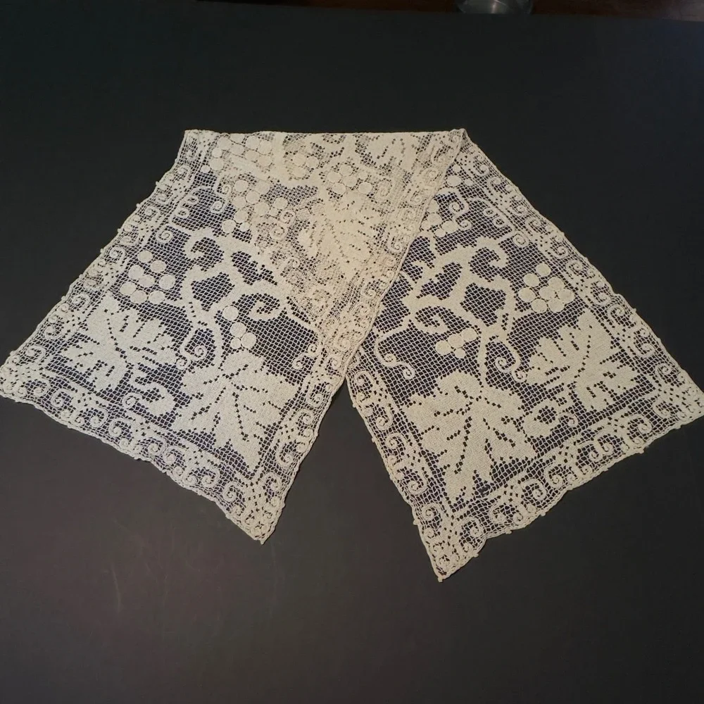 Antique Lace Table Runner Cream Floral Grape Vine Handmade Victorian 35x12 Farm